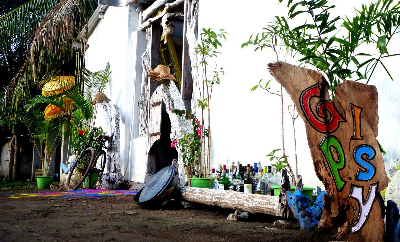 Gipsy Backpackers Hostel Gili Trawangan Exterior foto
