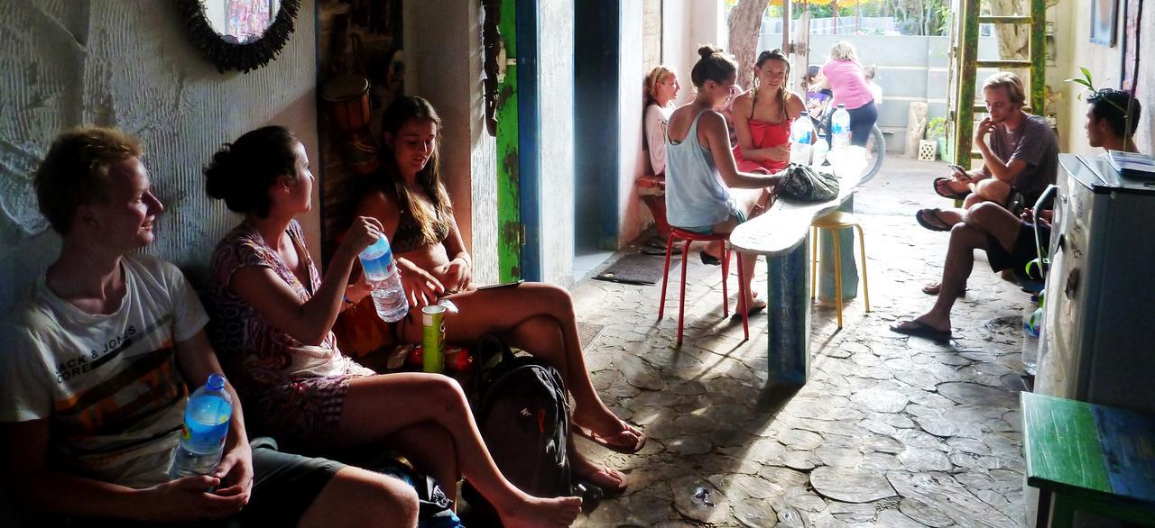 Gipsy Backpackers Hostel Gili Trawangan Exterior foto
