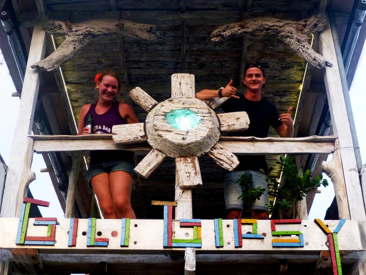 Gipsy Backpackers Hostel Gili Trawangan Exterior foto