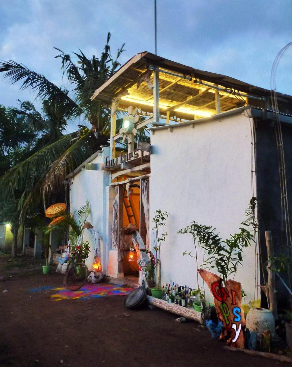 Gipsy Backpackers Hostel Gili Trawangan Exterior foto